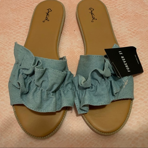 Forever 21 Shoes - 🧜🏾‍♀️ Forever21/Qupid Light Denim Sandals🧜🏾‍♀️